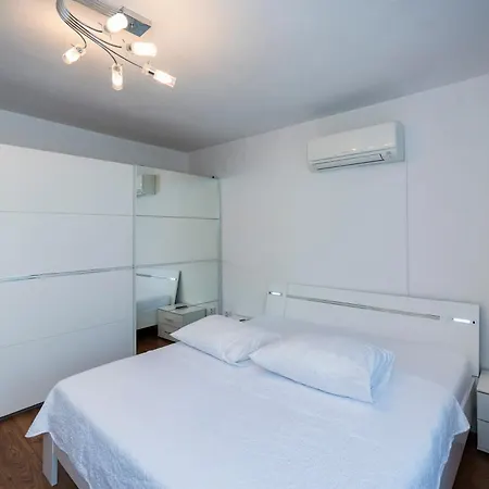M&M Pelivan Apartments Solin Exterior photo