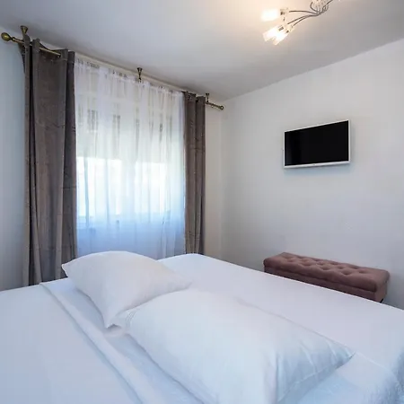 M&M Pelivan Apartments Solin Exterior photo