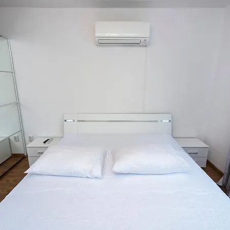 M&M Pelivan Apartments Solin Exterior photo
