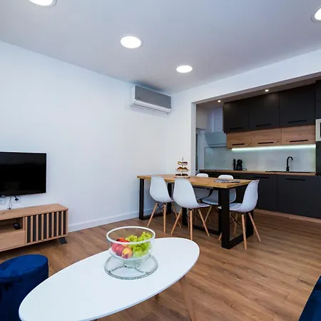 M&M Pelivan Apartments Solin Exterior photo