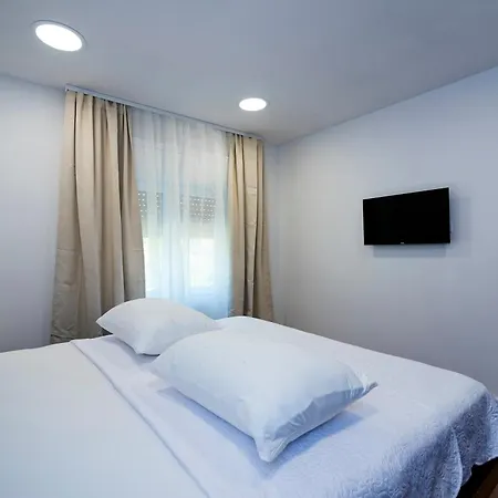 M&M Pelivan Apartments Solin Exterior photo