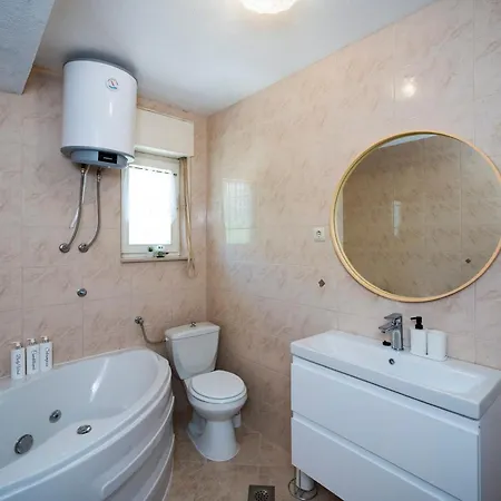 M&M Pelivan Apartments Solin Exterior photo
