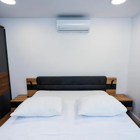 M&M Pelivan Apartments Solin Exterior photo