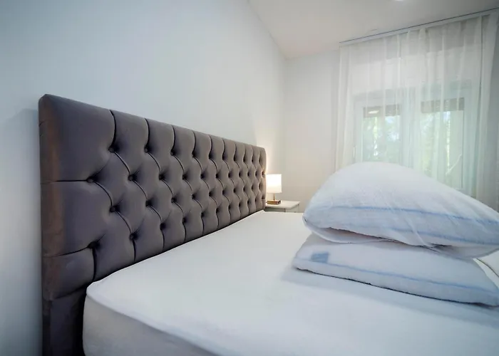 M&M Pelivan Apartments