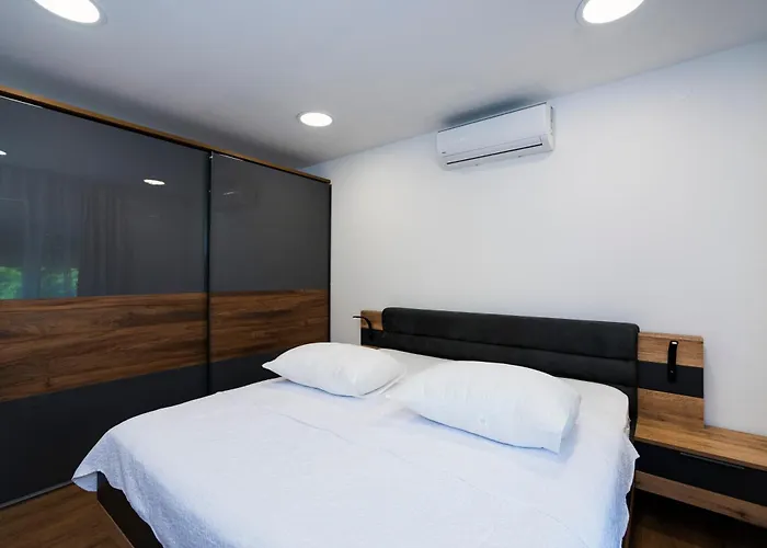 M&M Pelivan Apartments