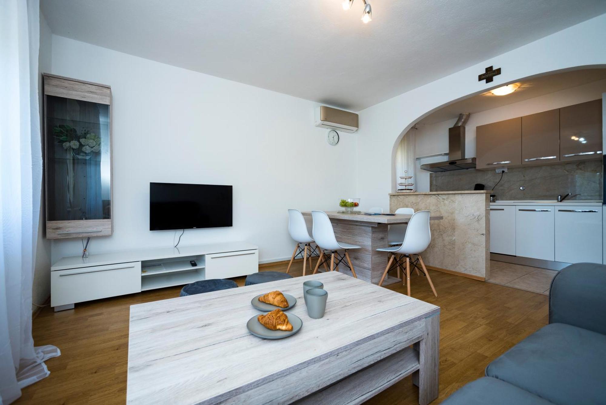 M&m Pelivan Apartment *