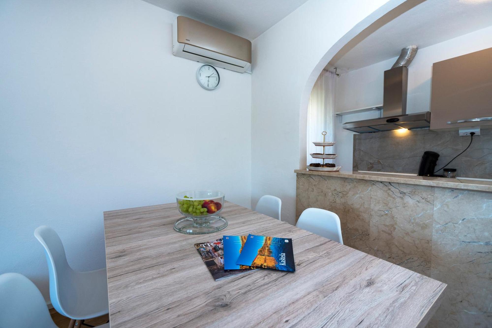 Apartment M&m Pelivan Solin
